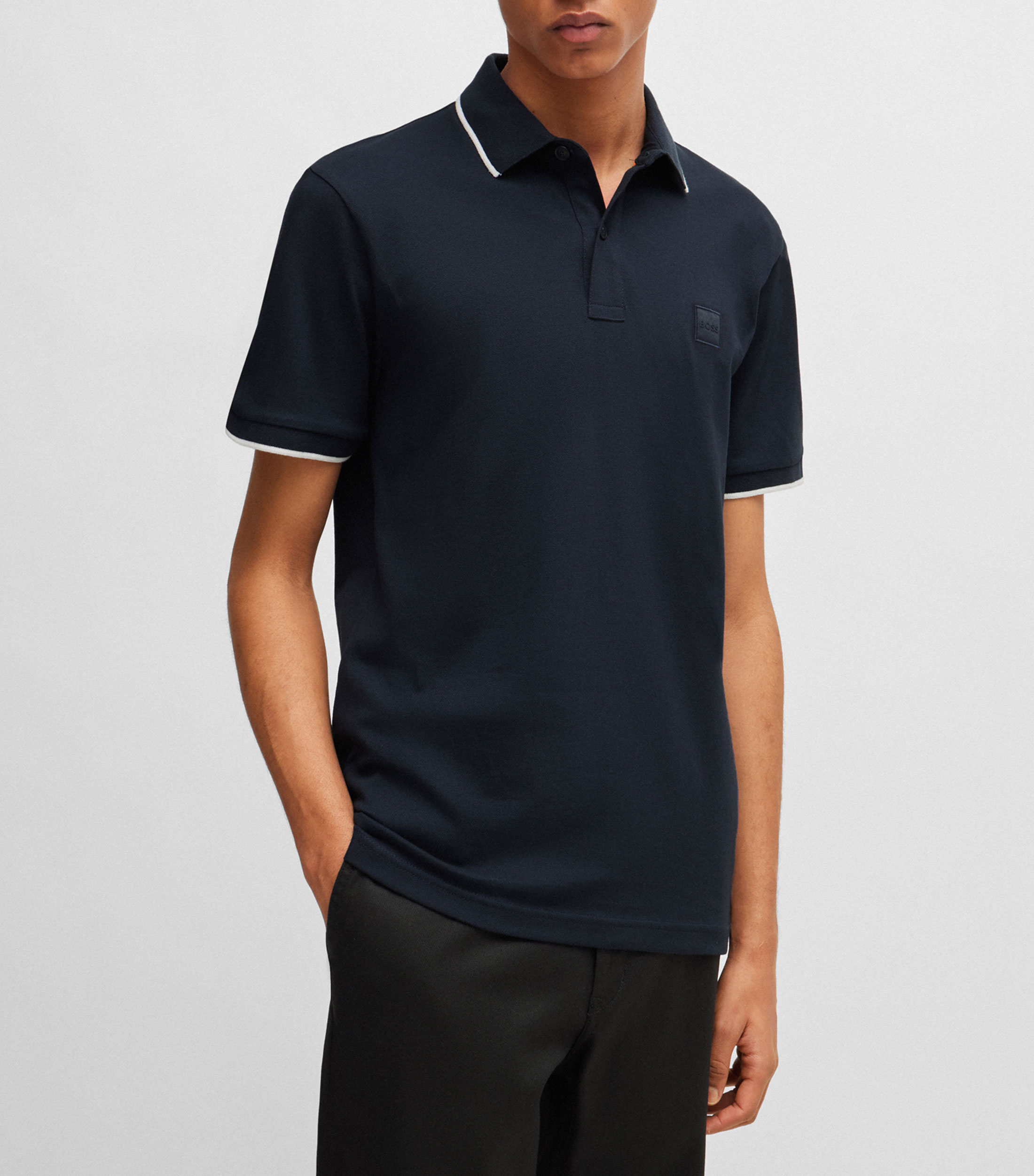 Playera polo de corte ajustado en pique de algodon elastico lavado Hombre